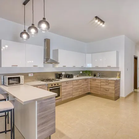Апартаменты New! - Bright And Spacious 3 Double Bedroom In Malta By Sf Homes Нашшар