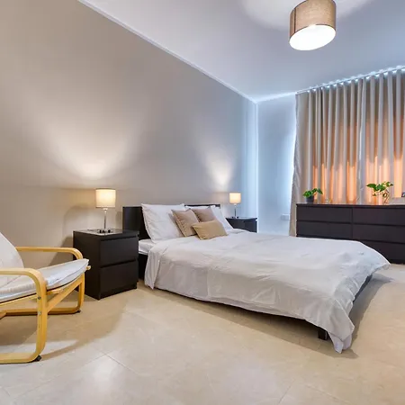 New! - Bright And Spacious 3 Double Bedroom In Malta By Sf Homes Lägenhet *
